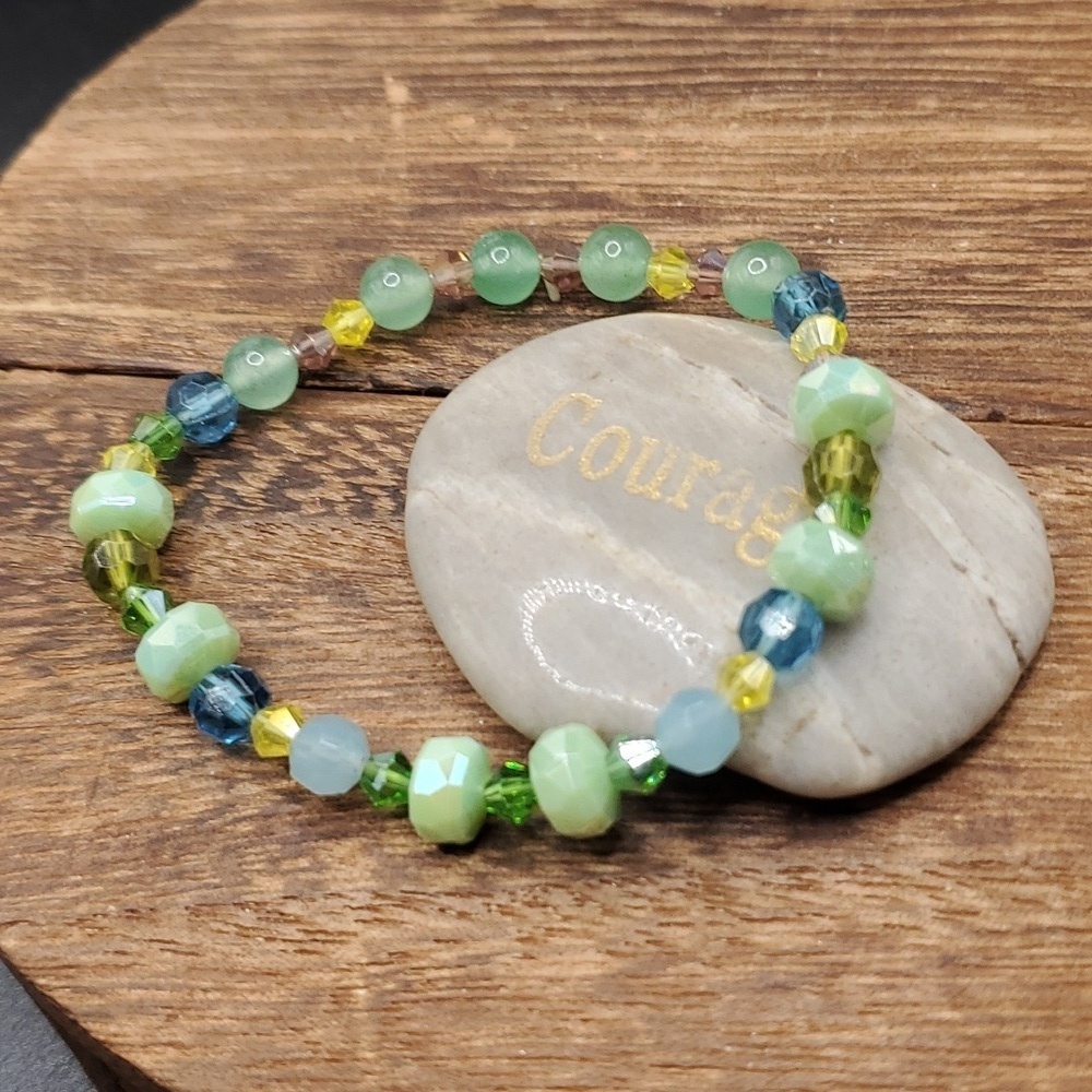 B3130 gorgeous green garden beaded bracelet